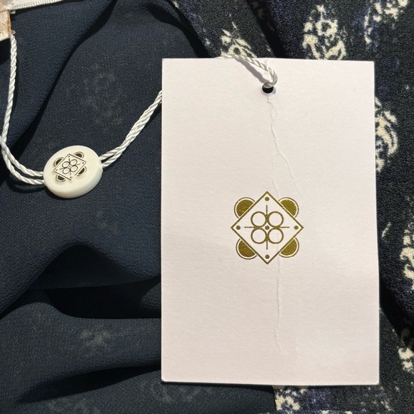 WAYF Sz XS Mini Dress Tunic Elegant Patterned Lined High Neck Cut Out V NEW - Picture 8 of 9